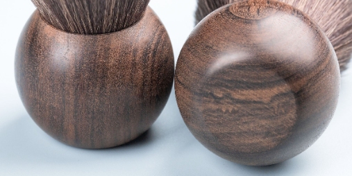 What Are the Pros and Cons of Wood vs. Metal Makeup Brush Handles?cid=45