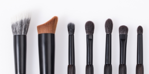 What is the difference between synthetic and natural brushes?