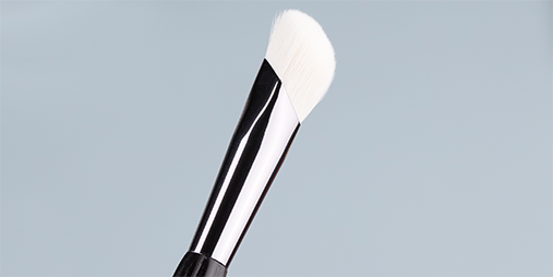 How to Select Makeup Brushes Based on Your Skin Type