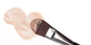 How to Choose the Right Foundation Brush?